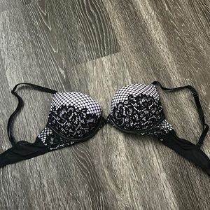 Victoria’s Secret very sexy lace bra